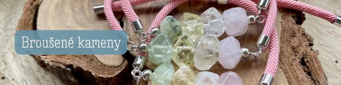 Náhrdelníky z říčních perel